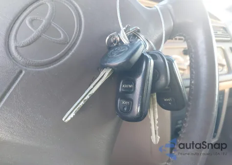 1999 Toyota Sienna Xle from USA, damaged, VIN 4T3ZF13C0XU138502